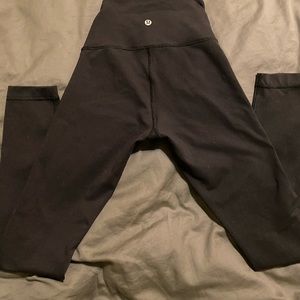 Black Lululemon Wunder Under legging. Size 2